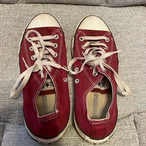 Maroon converse women’s 9